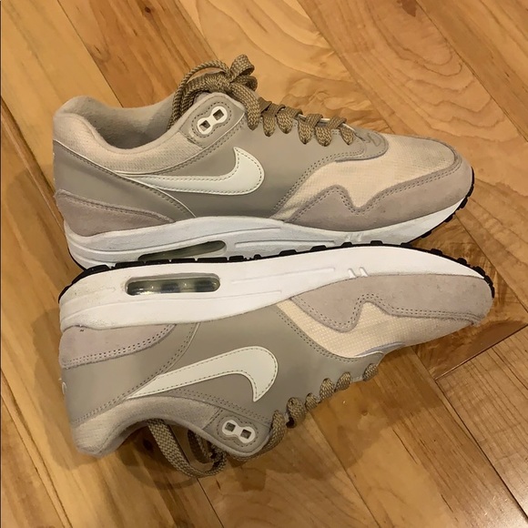 Women’s Nike Air Max - Picture 6 of 7